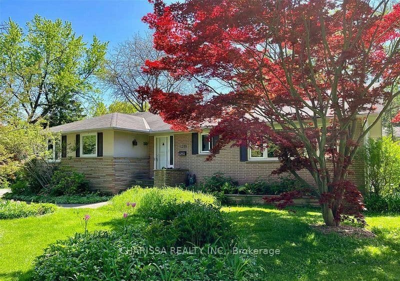 Photo of Donlea Crescent in Oakville · Morrison