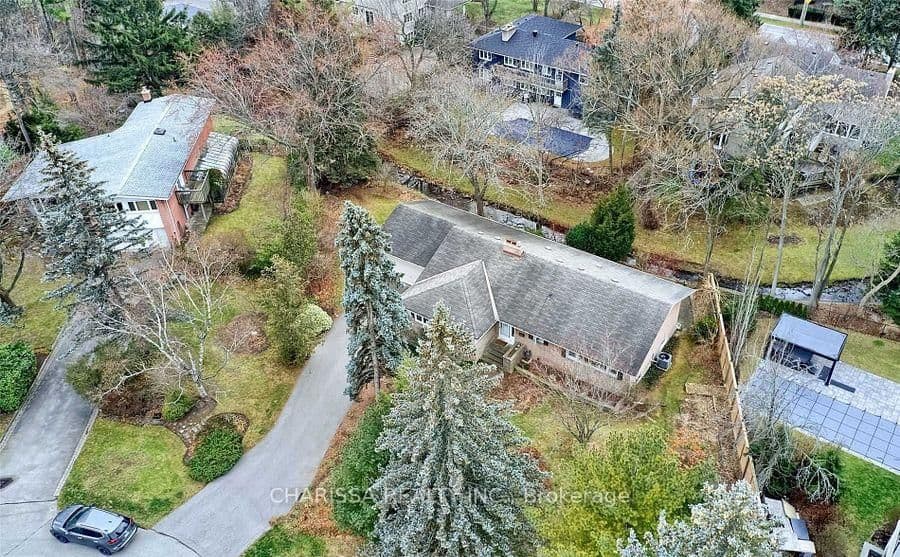 Donlea Crescent in Oakville · Morrison — photo 3