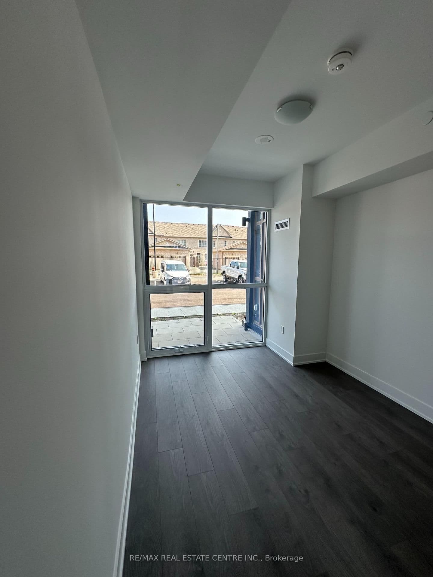 Khalsa Gate Drive in Oakville · Westmount — photo 2