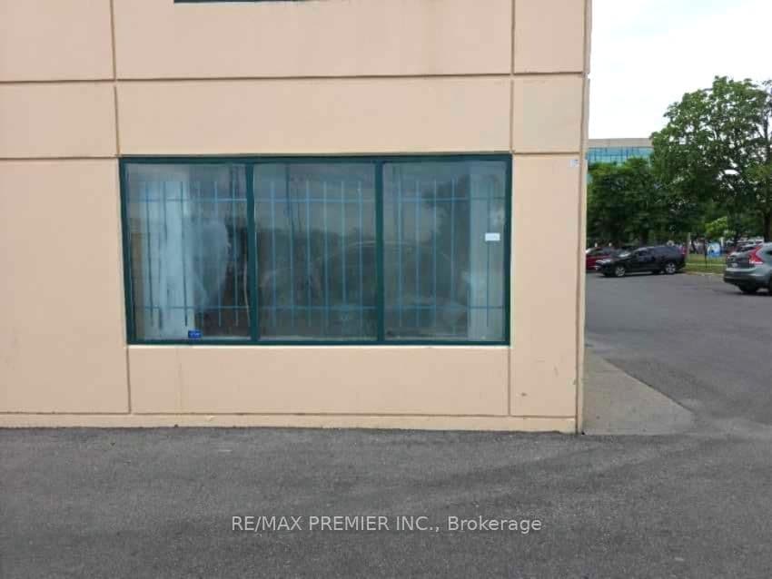 Finch Avenue in Toronto · York University Heights — photo 3