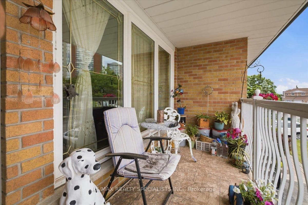 Chalfield Lane in Mississauga · Rathwood — photo 3