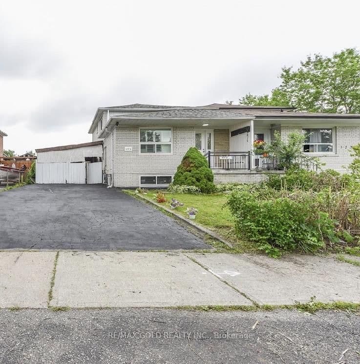 Darla Drive in Mississauga · Malton — photo 2
