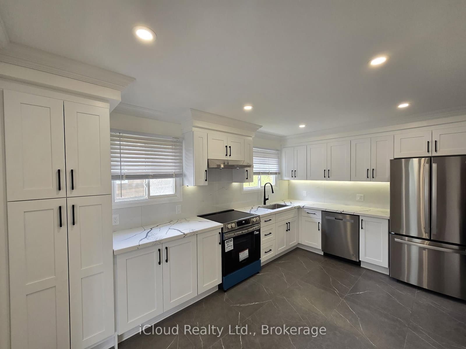Crystalburn Avenue in Mississauga · Cooksville — photo 2