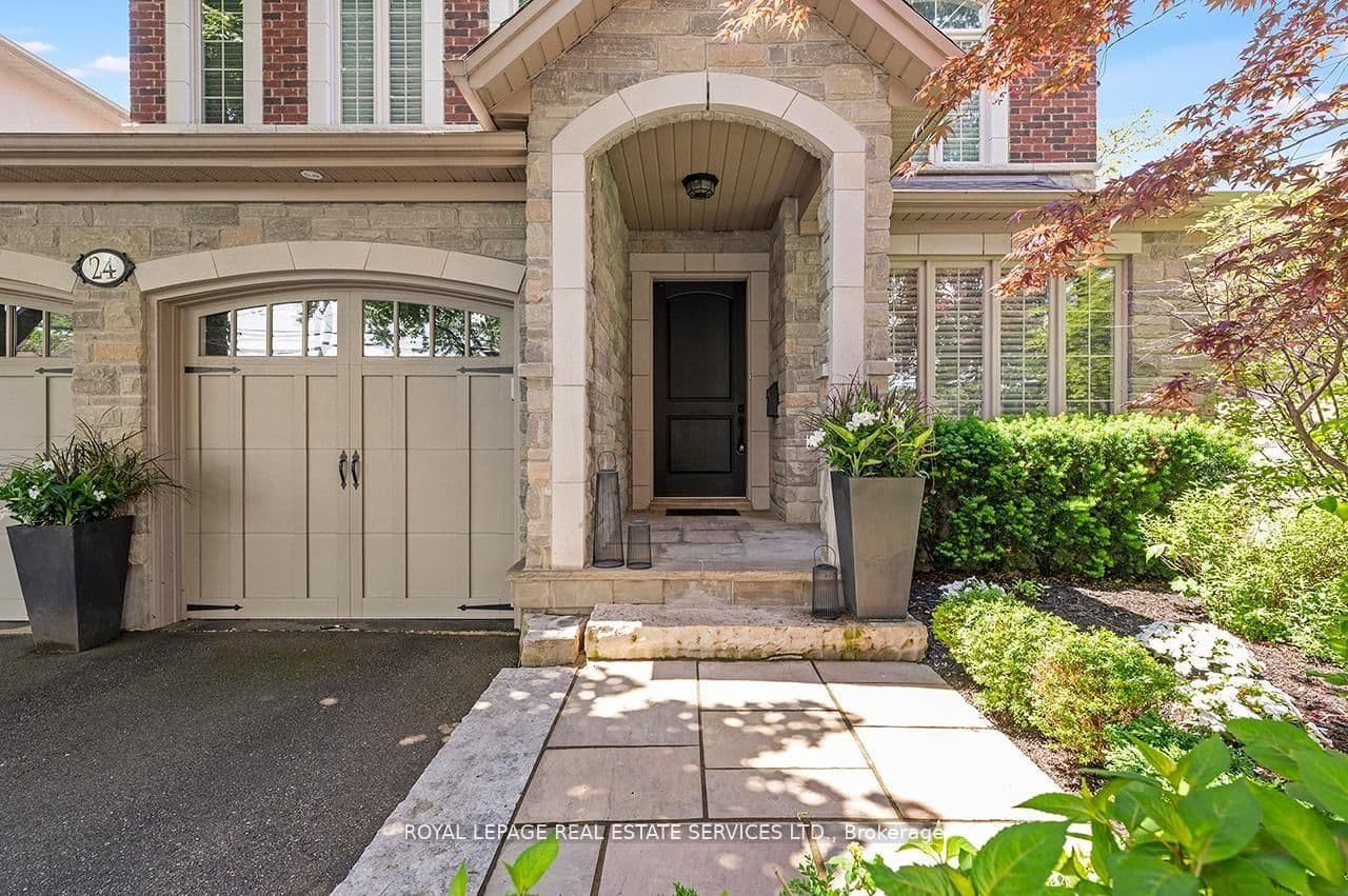 Jopling Avenue in Toronto · Islington-City Centre West — photo 3