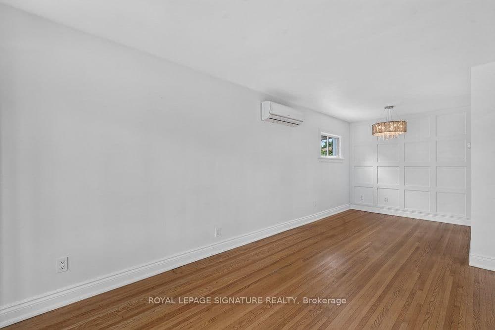 Miranda Avenue in Toronto · Briar Hill-Belgravia — photo 2