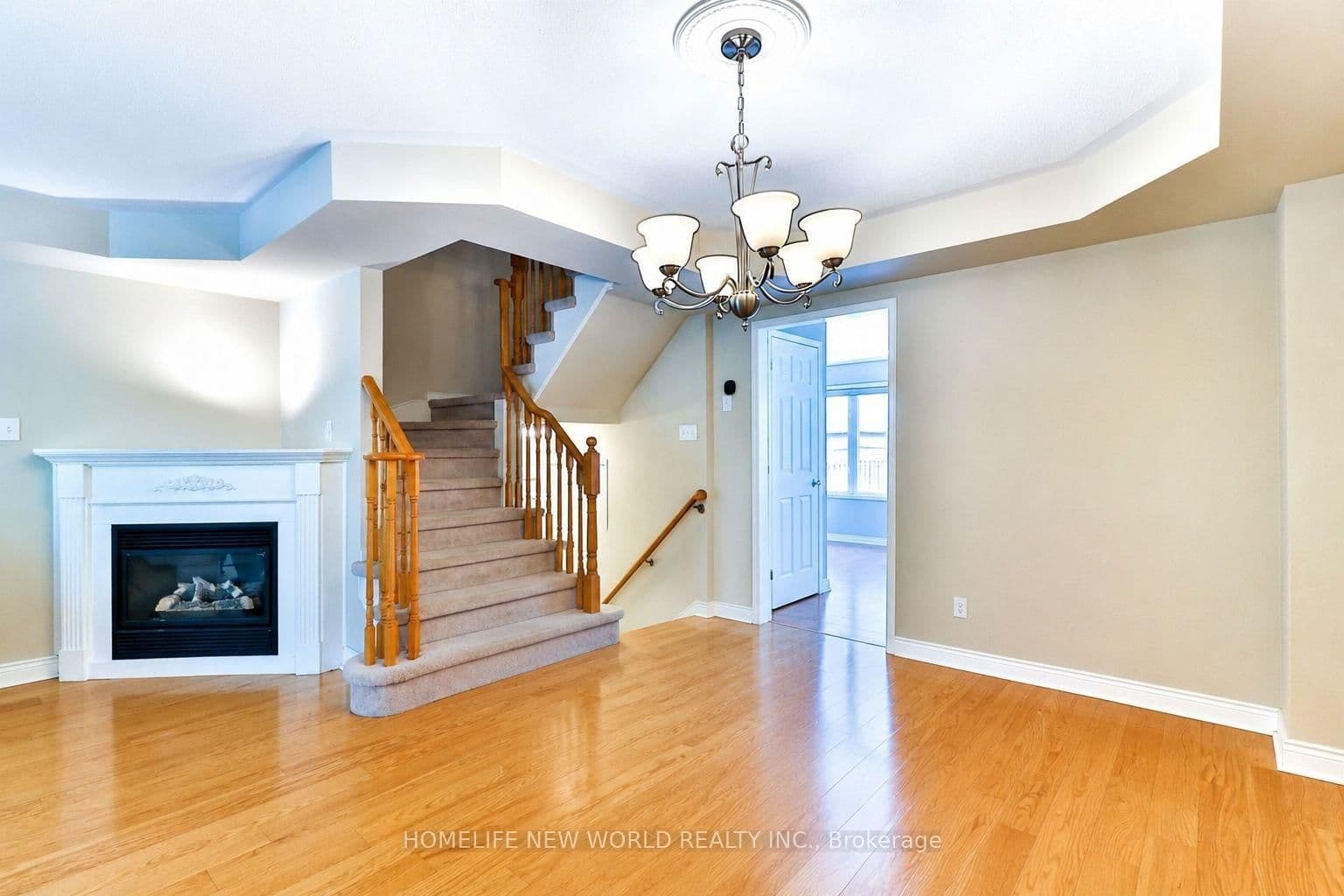 Littlewood Drive in Oakville · River Oaks — photo 2