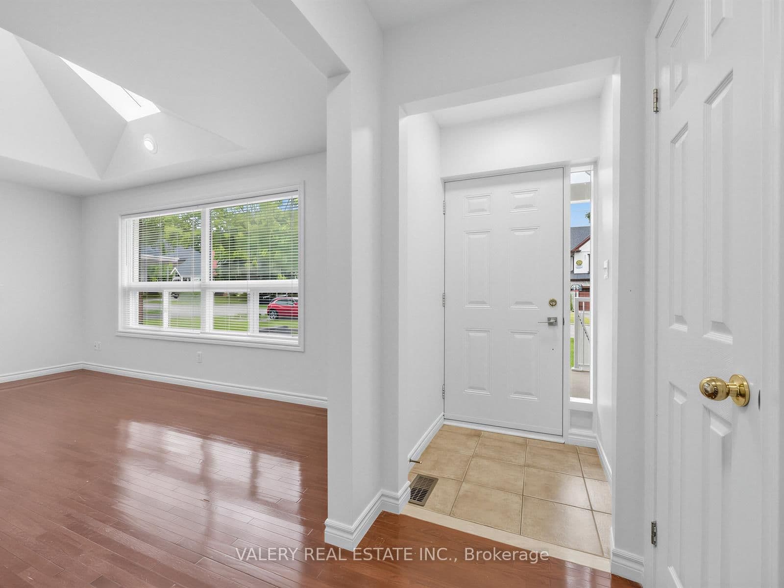 Applewood Road in Mississauga · Lakeview — photo 2