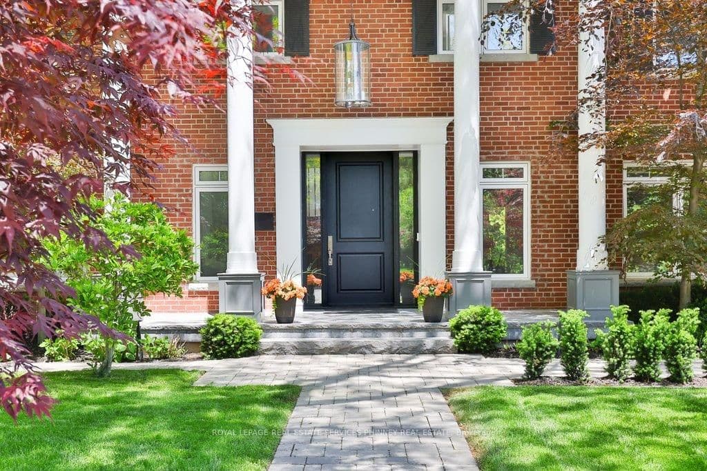 Ruscombe Close in Mississauga · Lorne Park — photo 3