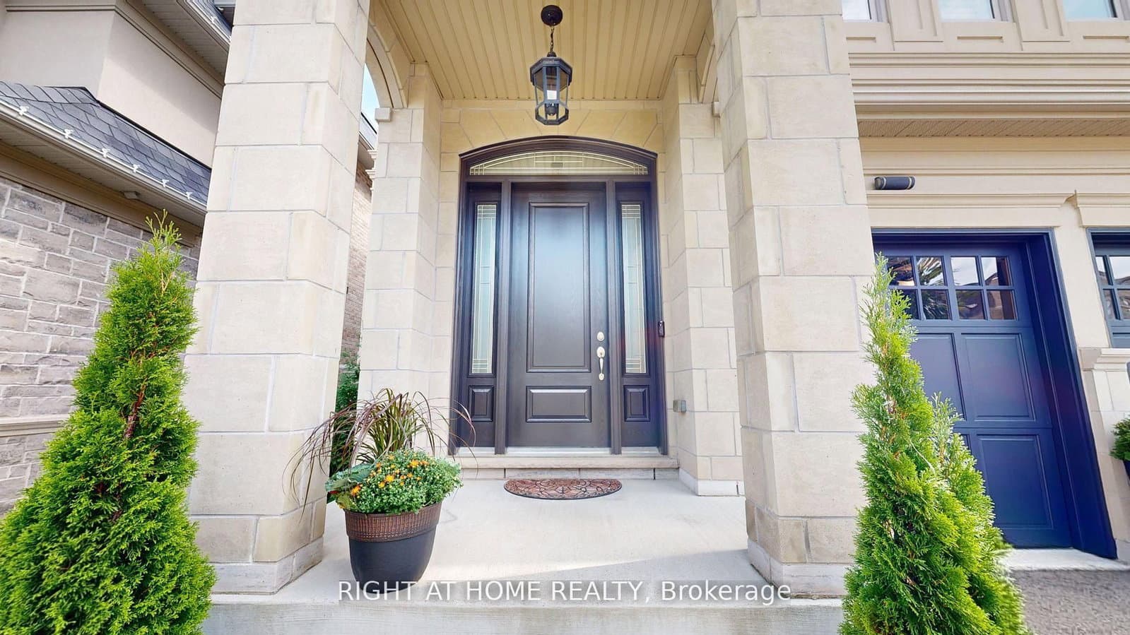 Tudor Avenue in Oakville · West — photo 2