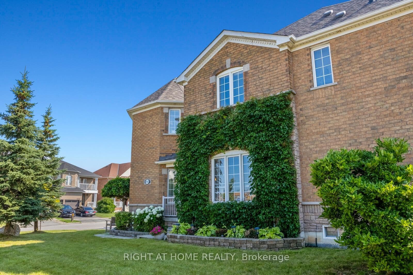 Sebastian Drive in Mississauga · Churchill Meadows — photo 2