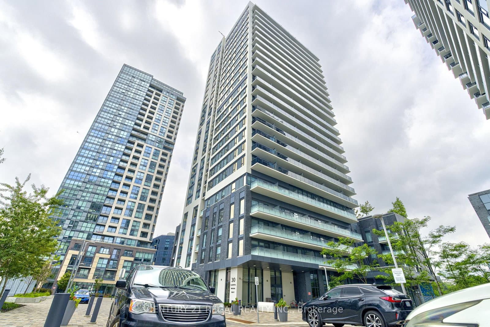 Photo of Samuel Wood Way in Toronto · Islington-City Centre West
