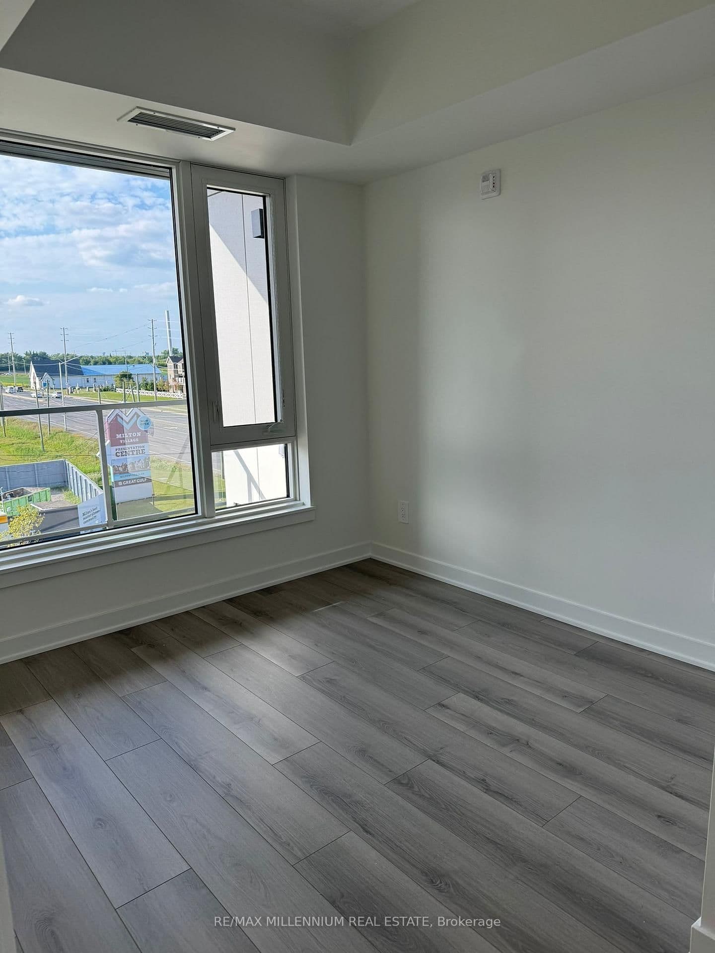 Clarriage Court in Milton · Ford — photo 3