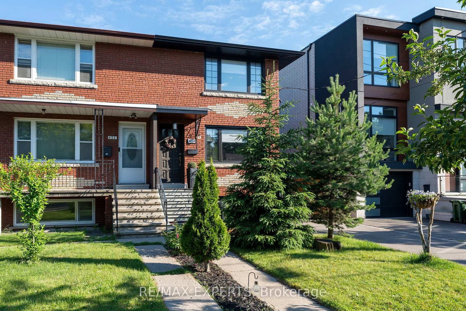 423A Valermo Drive in Toronto · Alderwood — photo 2