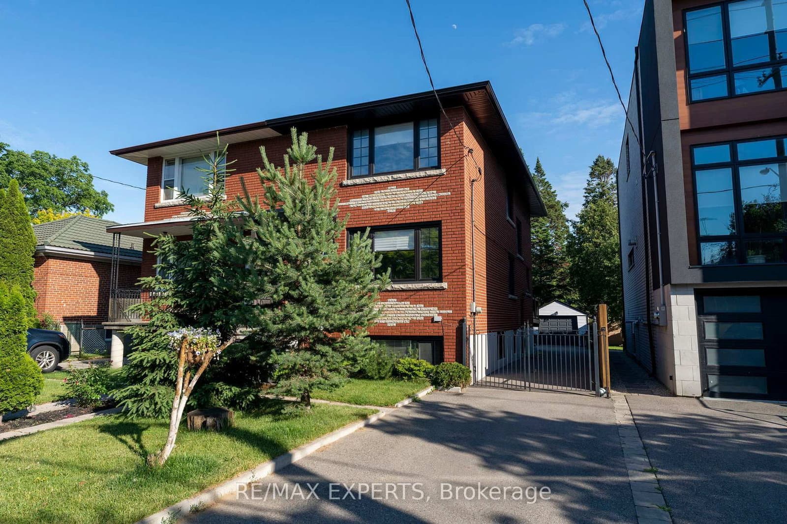423A Valermo Drive in Toronto · Alderwood — photo 3