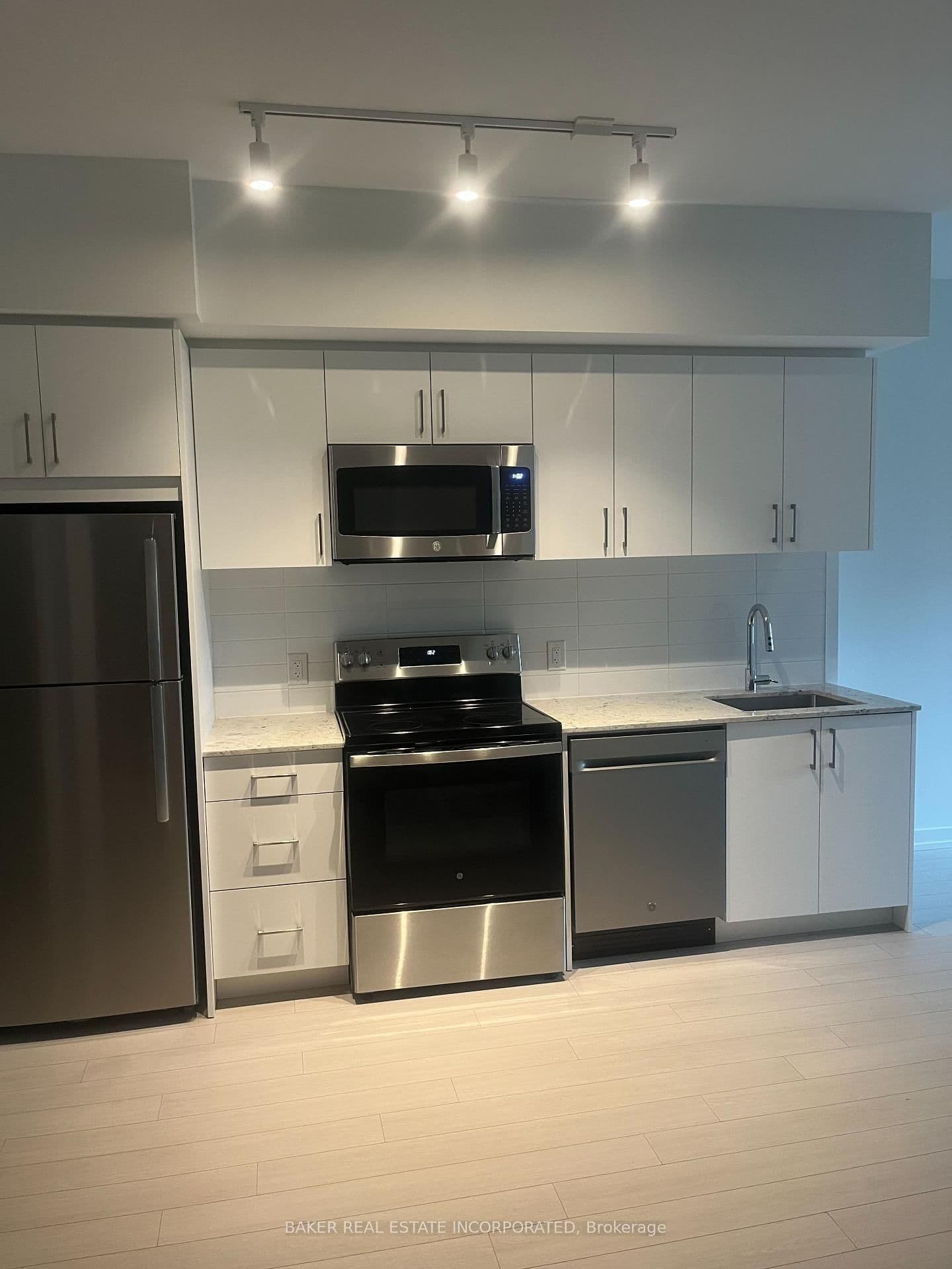 Eglinton Avenue in Toronto · Humber Heights — photo 2