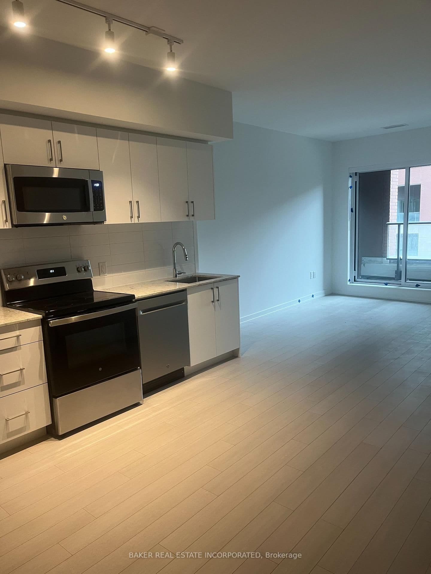 Eglinton Avenue in Toronto · Humber Heights — photo 3
