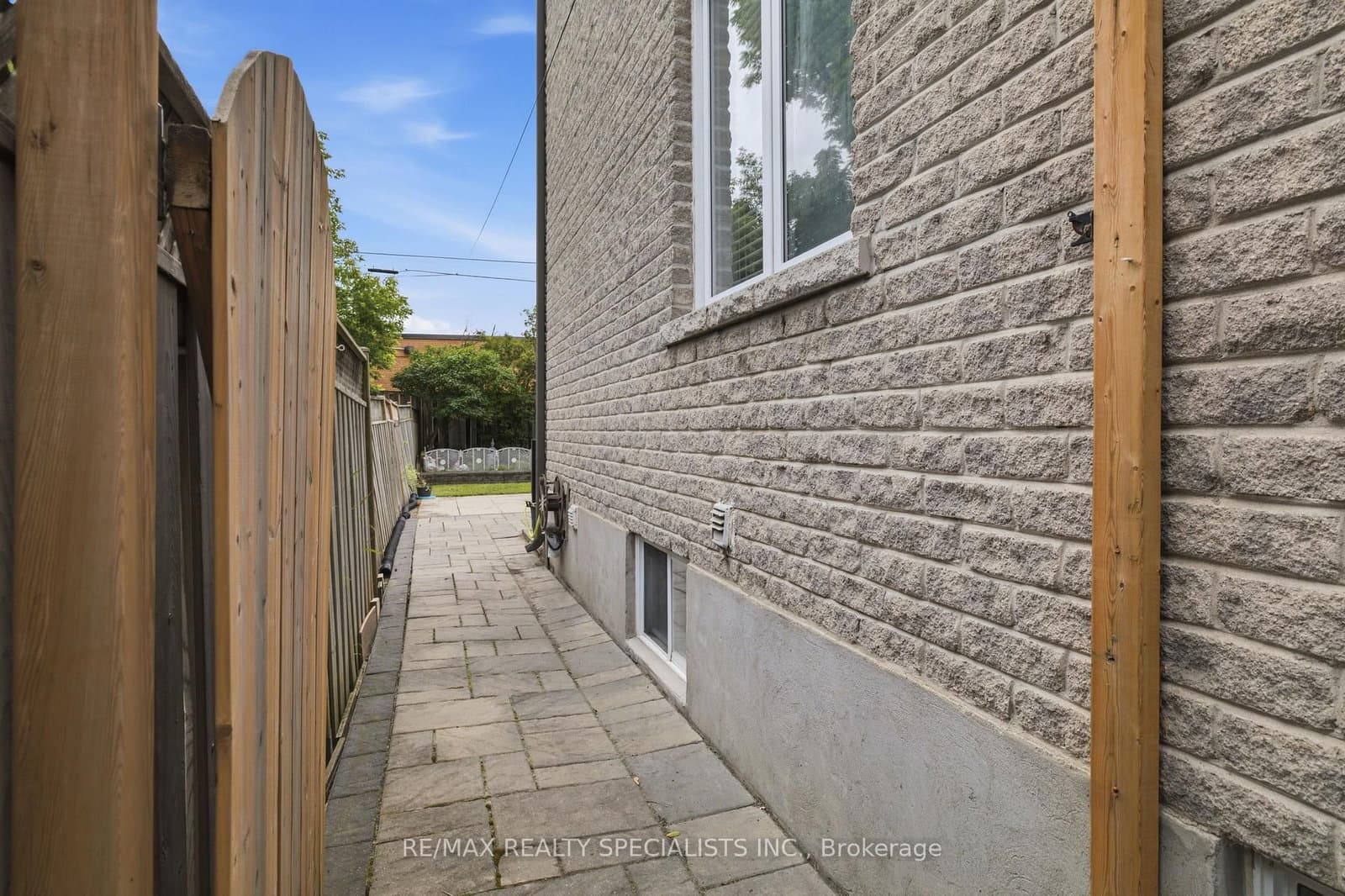 Caven Street in Mississauga · Lakeview — photo 3