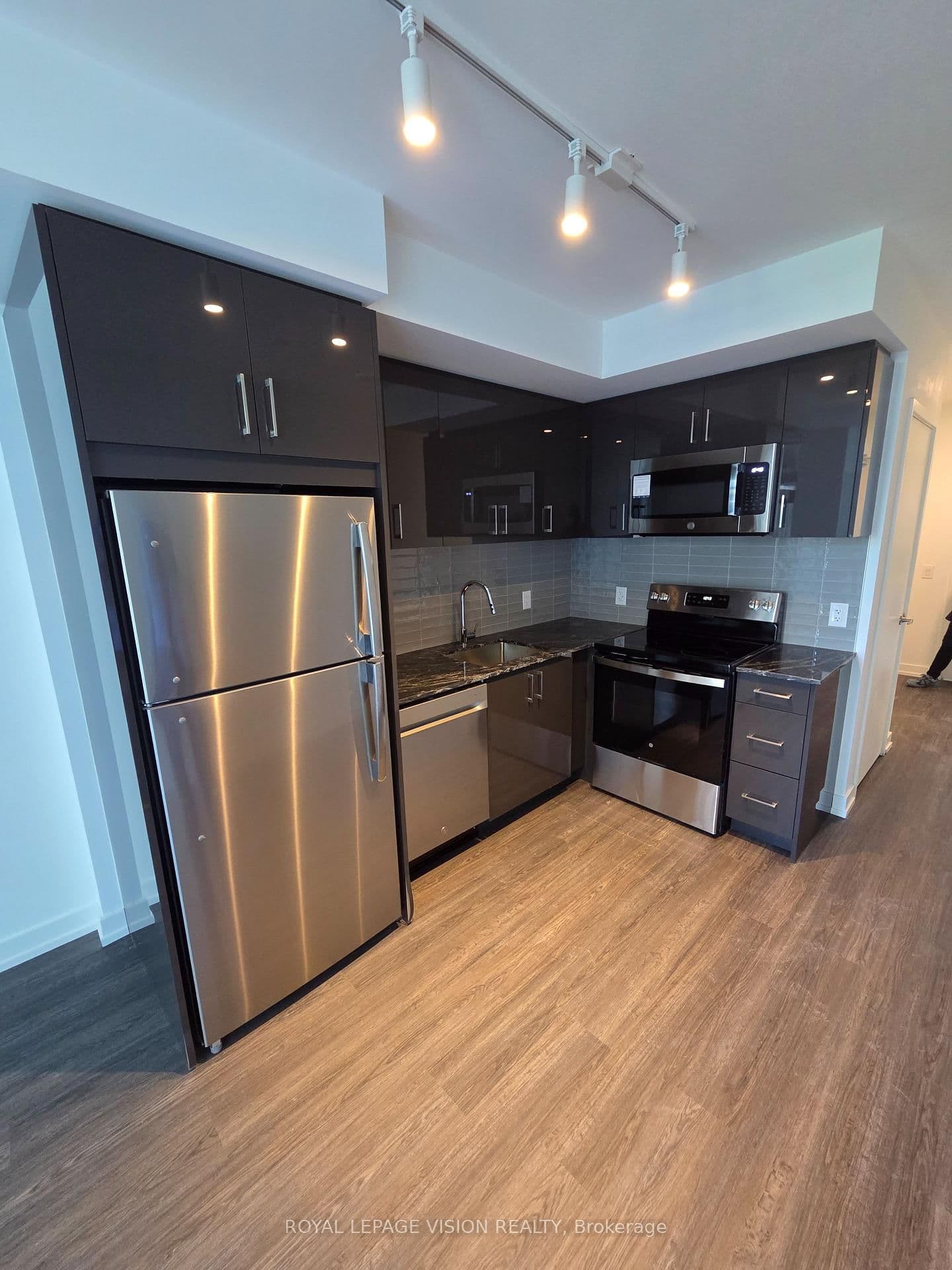 Eglinton Avenue in Toronto · Humber Heights — photo 2