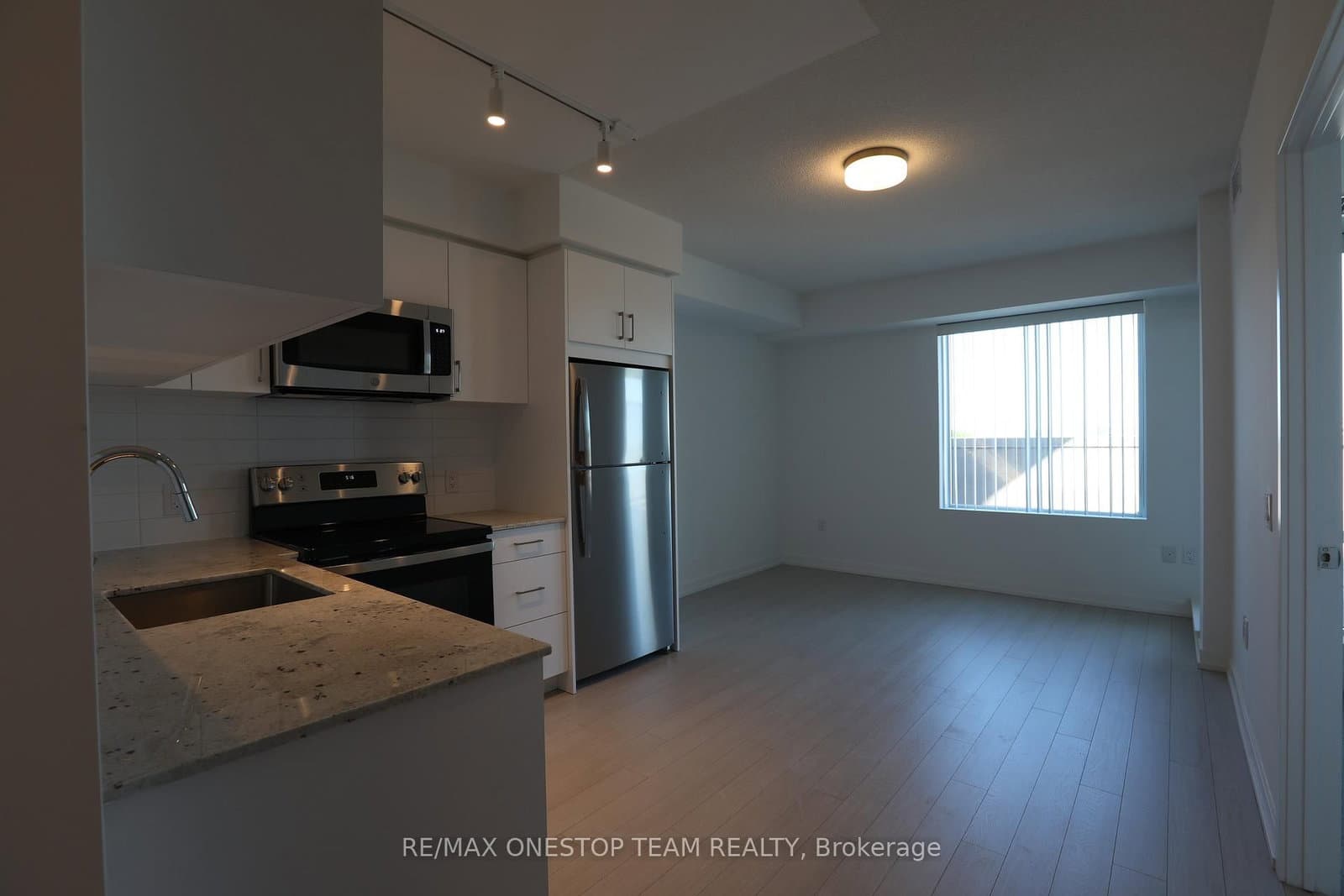 Eglinton Avenue in Toronto · Humber Heights — photo 2