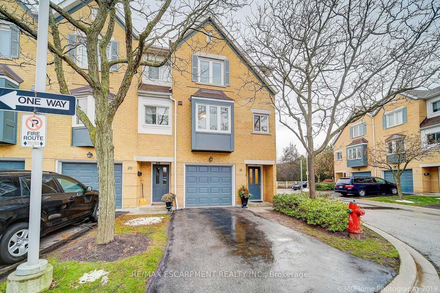 Photo of Brays Lane in Oakville · Glen Abbey
