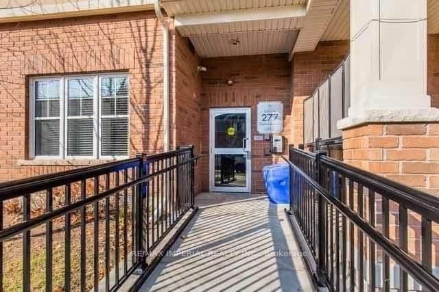 Gatwick Drive in Oakville · River Oaks — photo 2