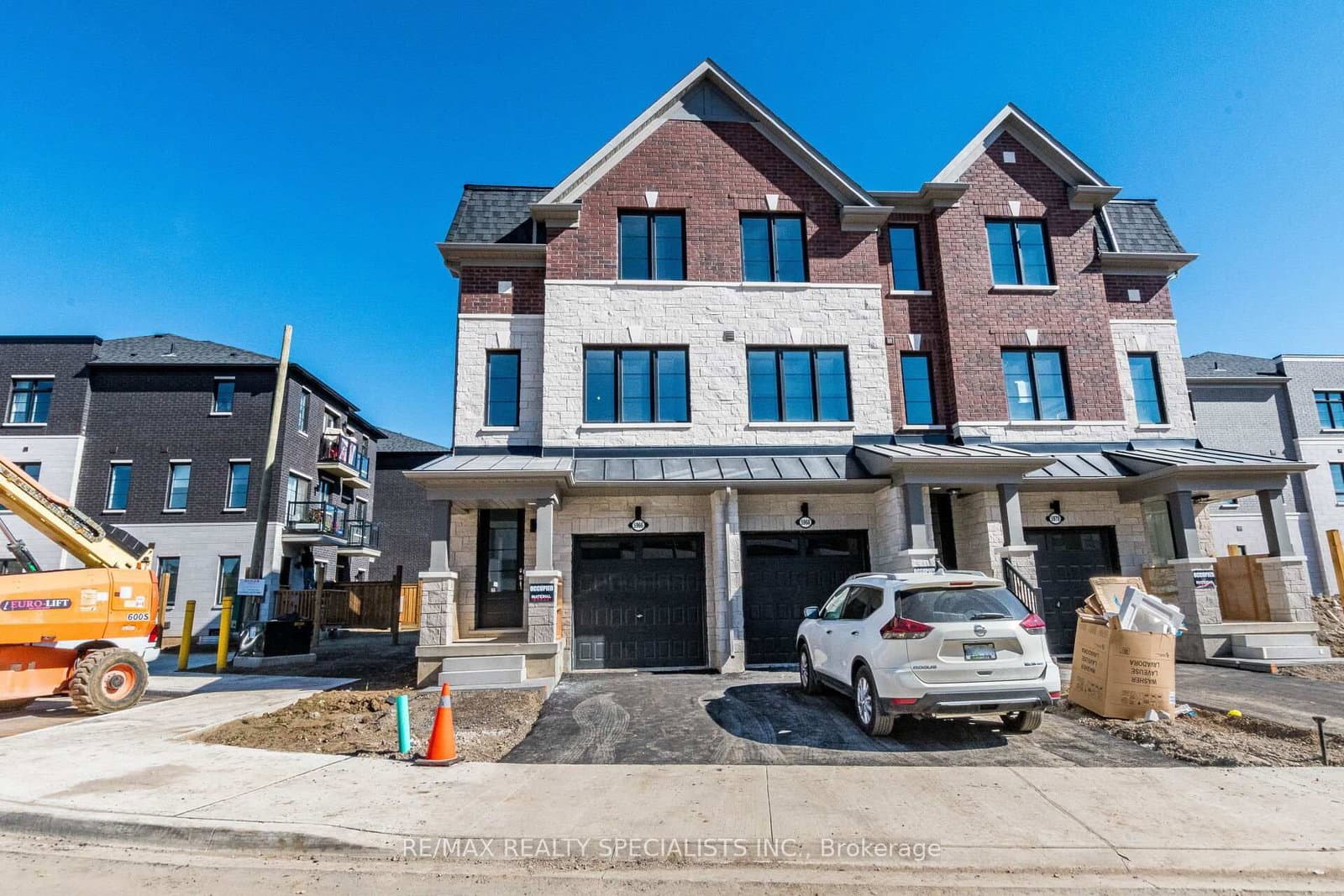 Photo of Saigon Street in Mississauga · East Credit
