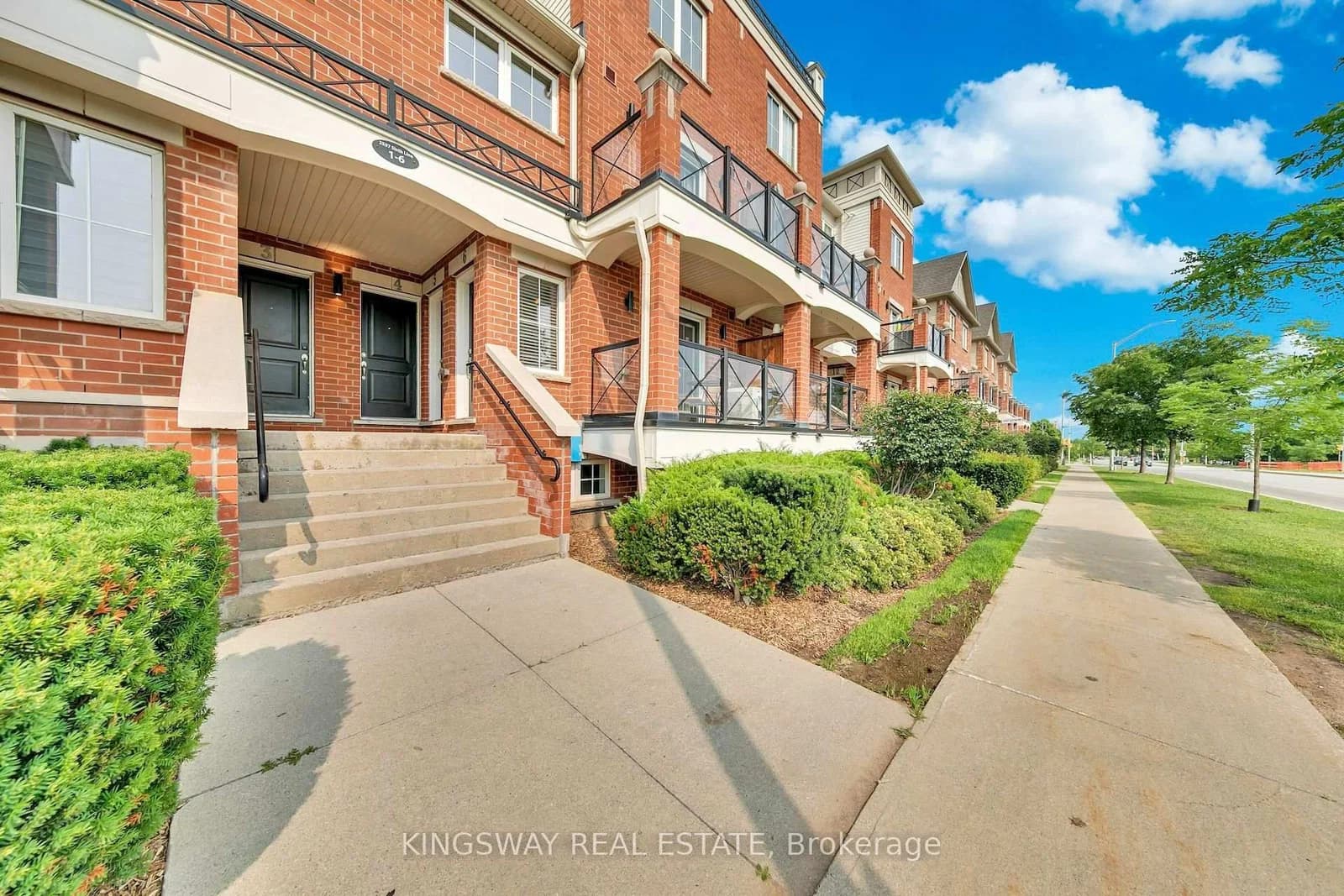 Sixth Line in Oakville · River Oaks — photo 2