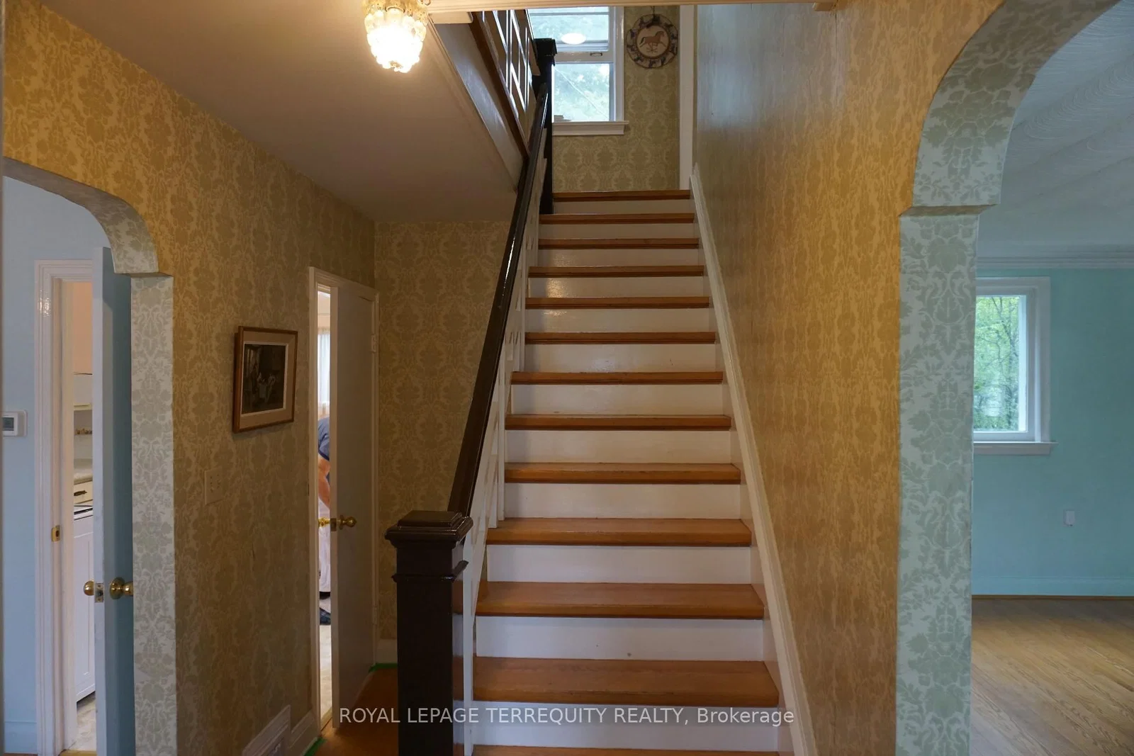 ISLINGTON Avenue in Toronto · Edenbridge-Humber Valley — photo 3