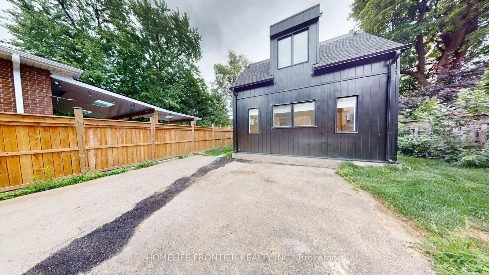 Glencairn Avenue (Laneway) in Toronto · Yorkdale-Glen Park — photo 3
