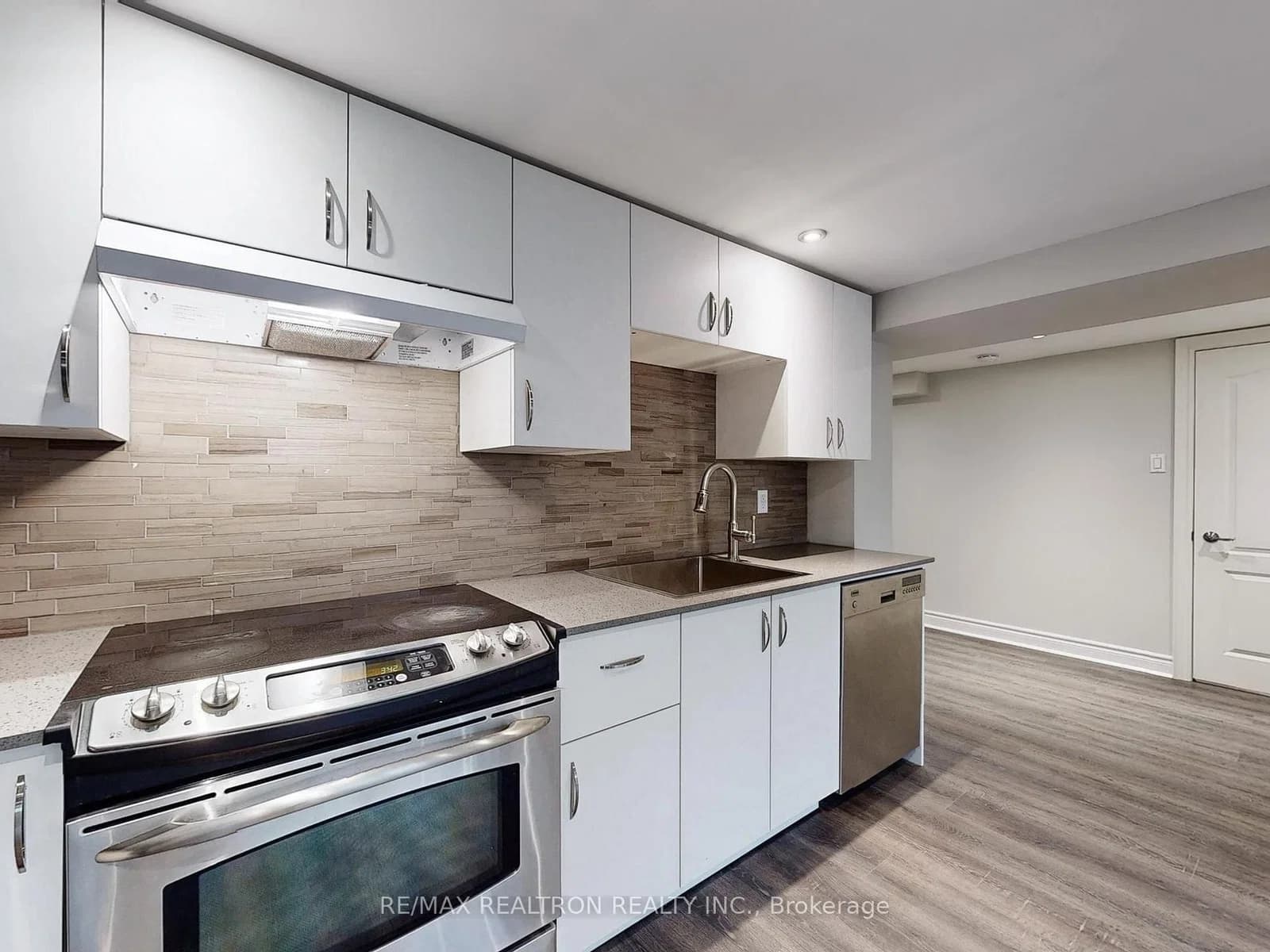 Exbury Road in Toronto · Downsview-Roding-CFB — photo 3