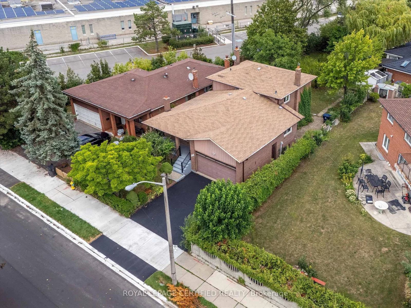 Mount Olive Drive in Toronto · Mount Olive-Silverstone-Jamestown — photo 3