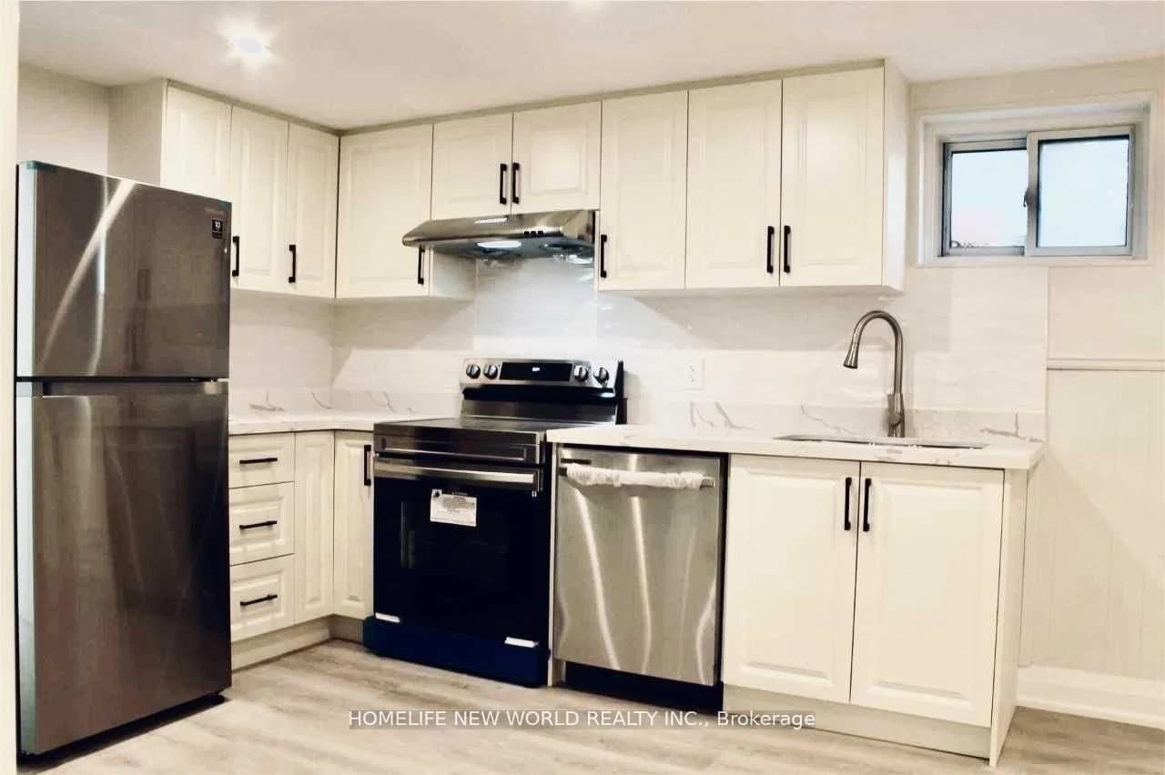 Blaketon Road in Toronto · Islington-City Centre West — photo 3