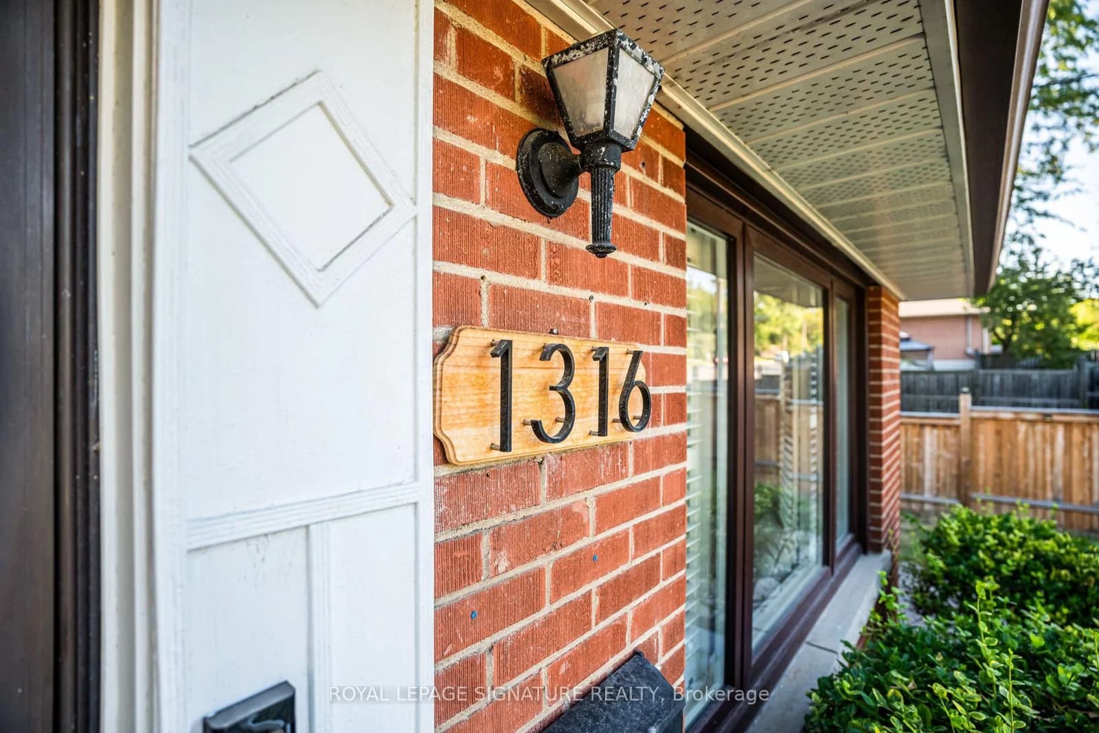Kipling Avenue in Toronto · Princess-Rosethorn — photo 2