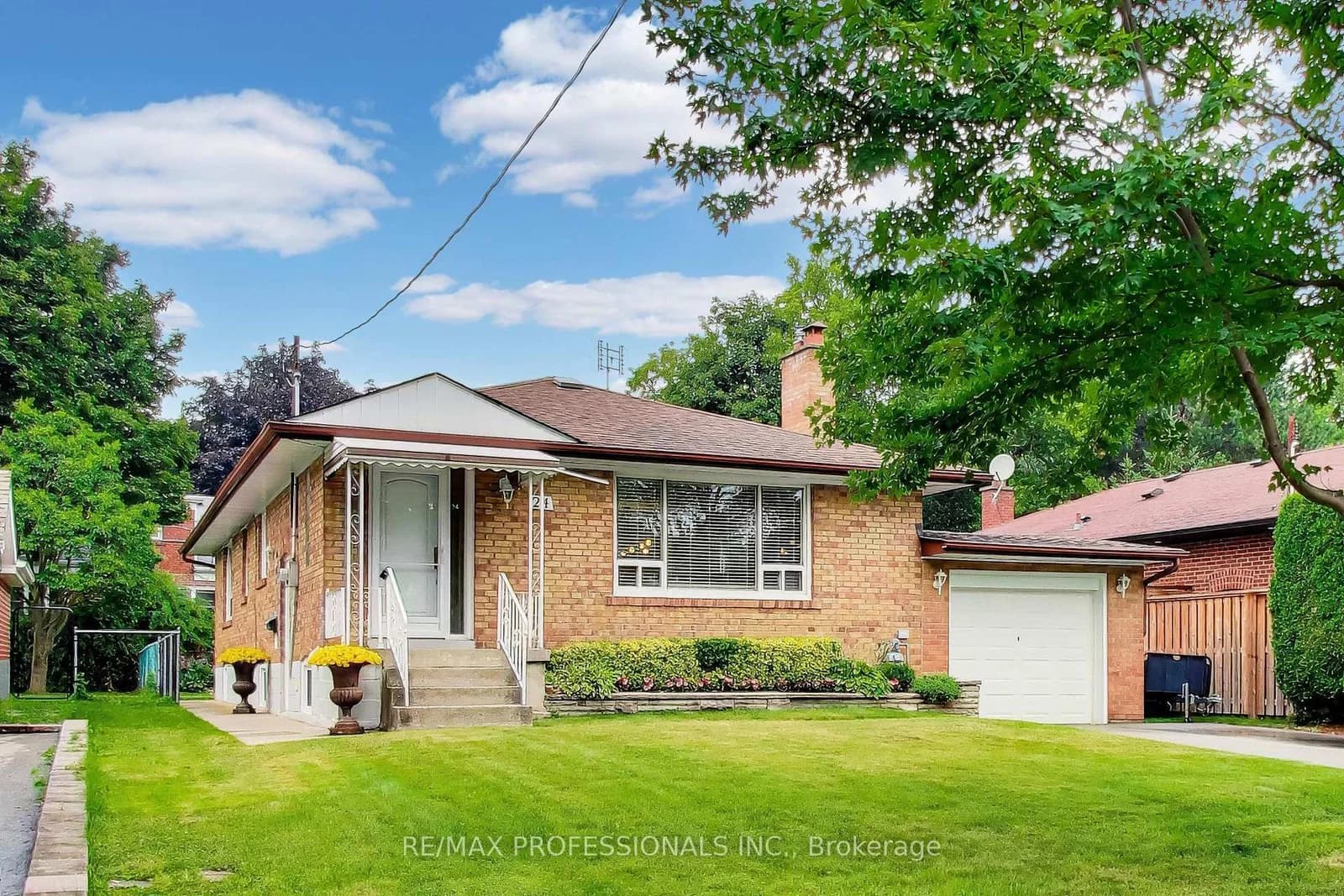 Beaverbrook Avenue in Toronto · Princess-Rosethorn — photo 3