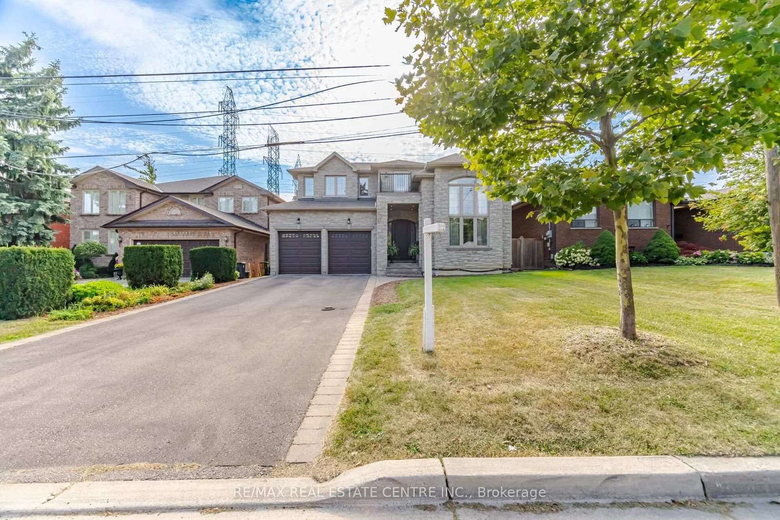 Jopling Avenue in Toronto · Islington-City Centre West — photo 3