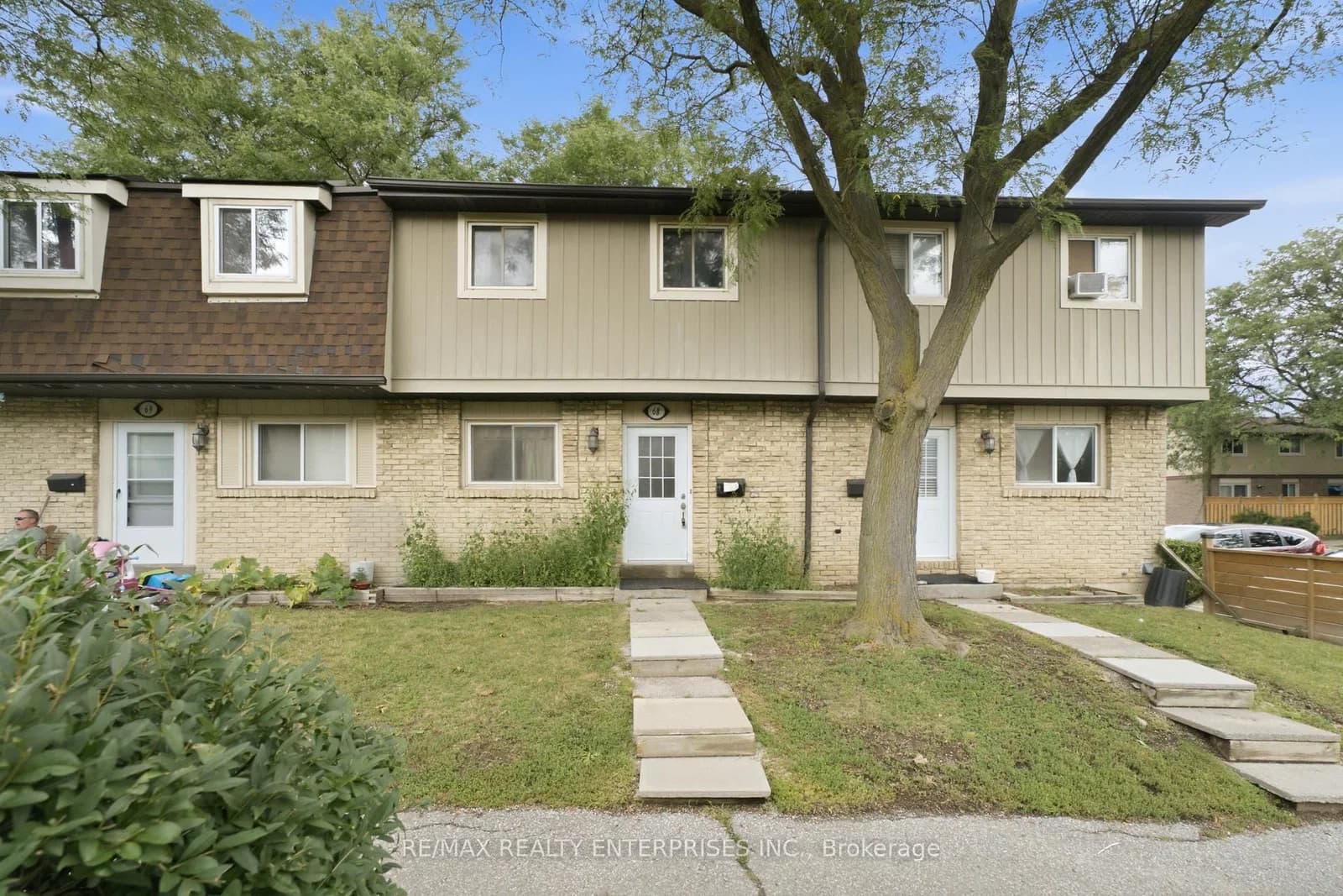 Hansen Road in Brampton · Madoc — photo 2