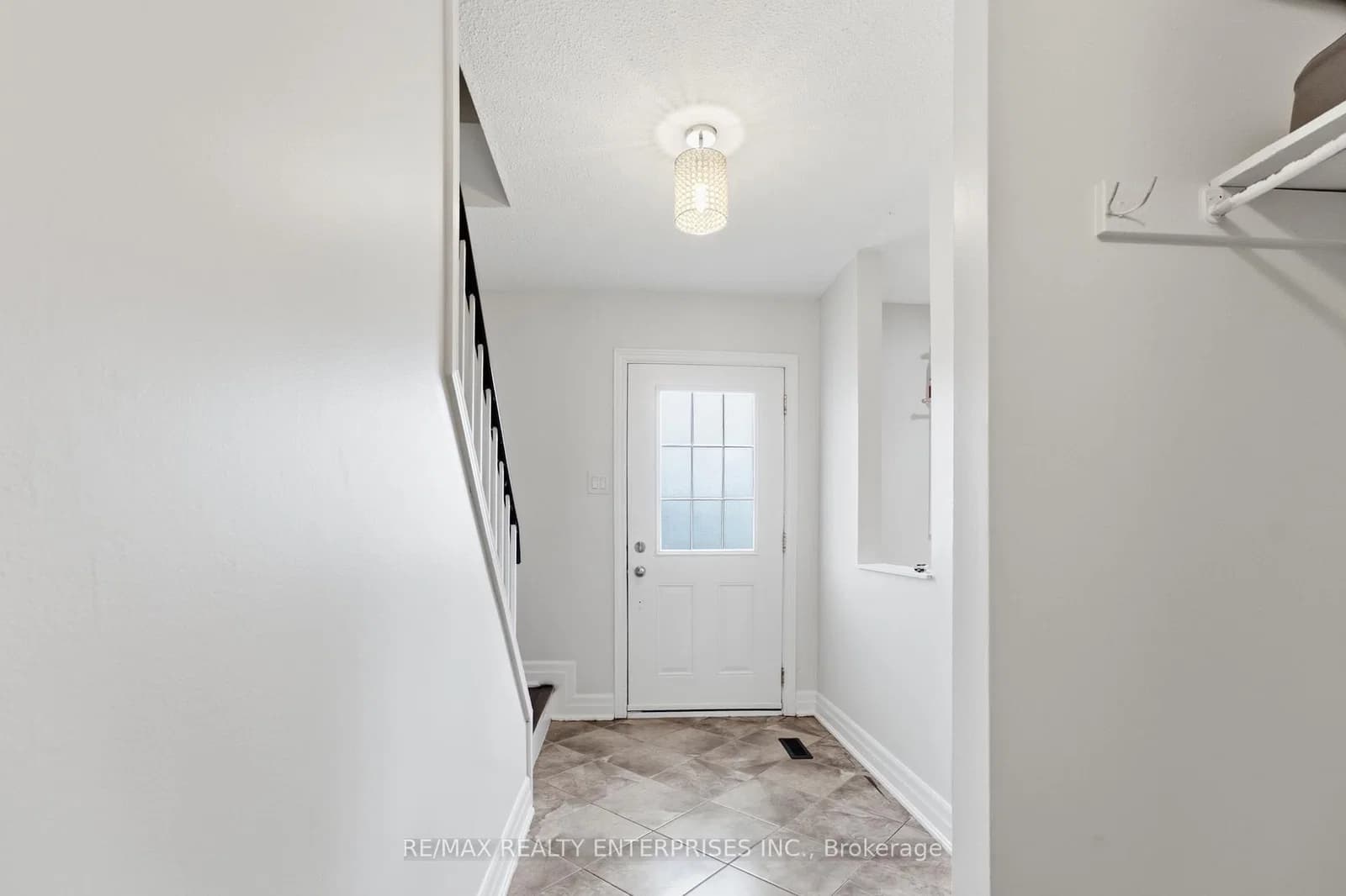 Hansen Road in Brampton · Madoc — photo 3
