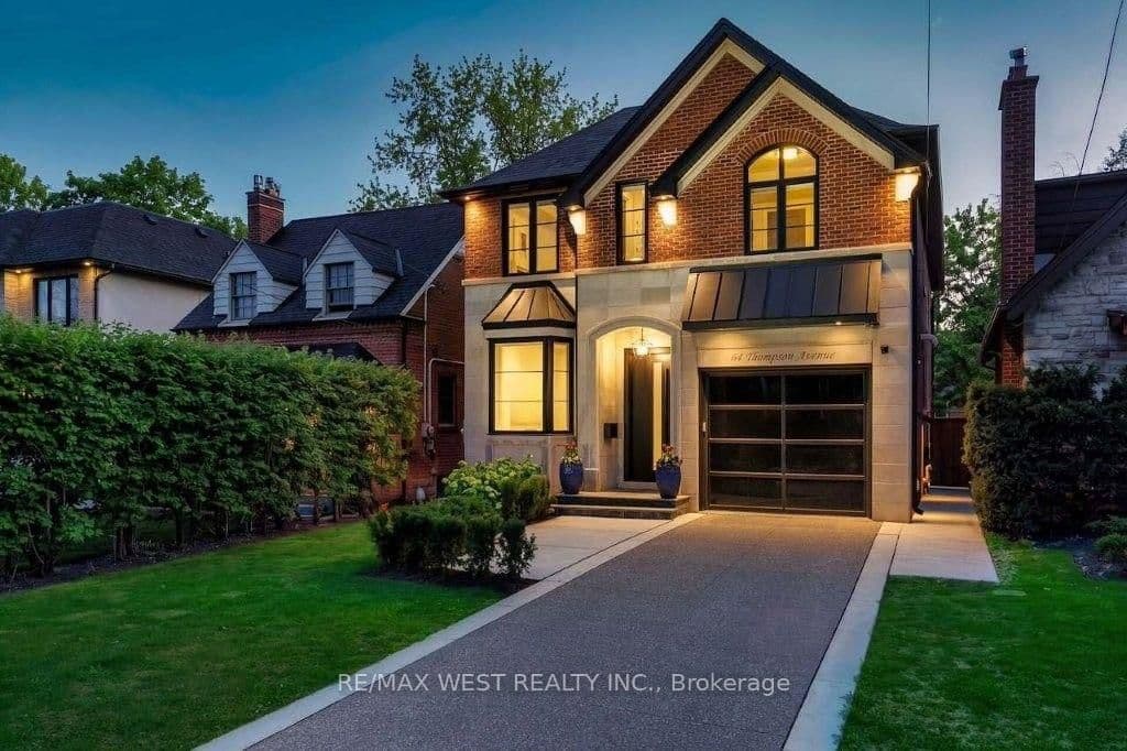 Thompson Avenue in Toronto · Stonegate-Queensway — photo 2