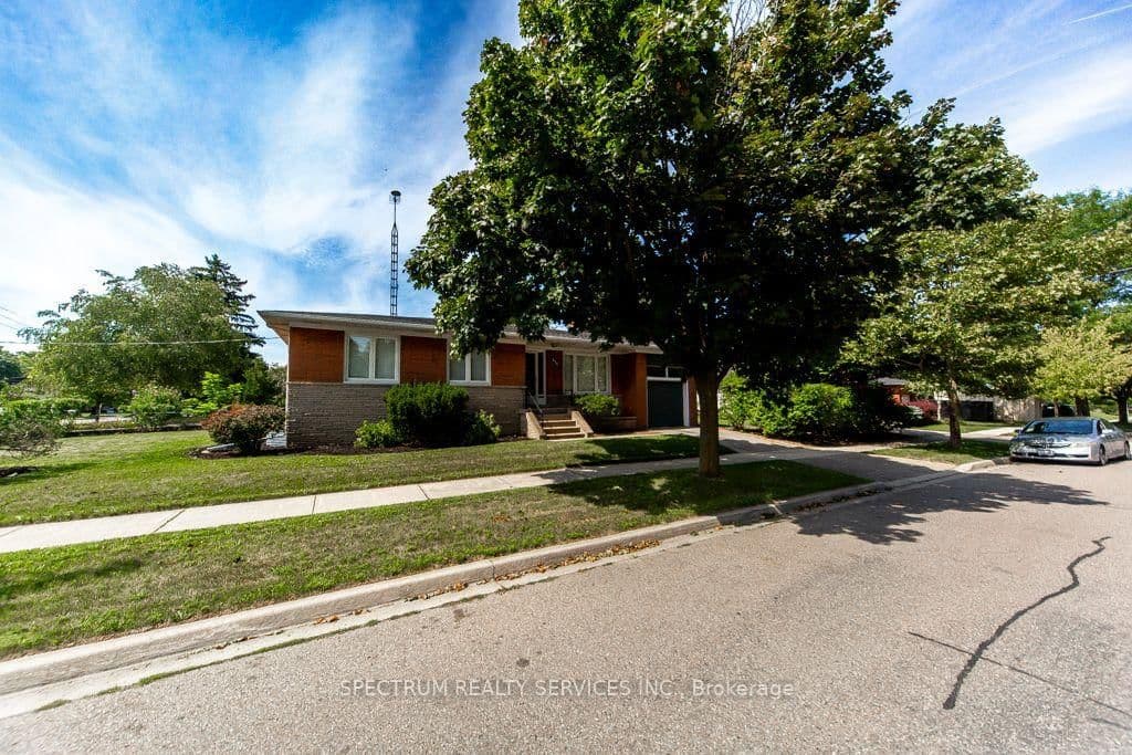 West Deane Park Drive in Toronto · Eringate-Centennial-West Deane — photo 2