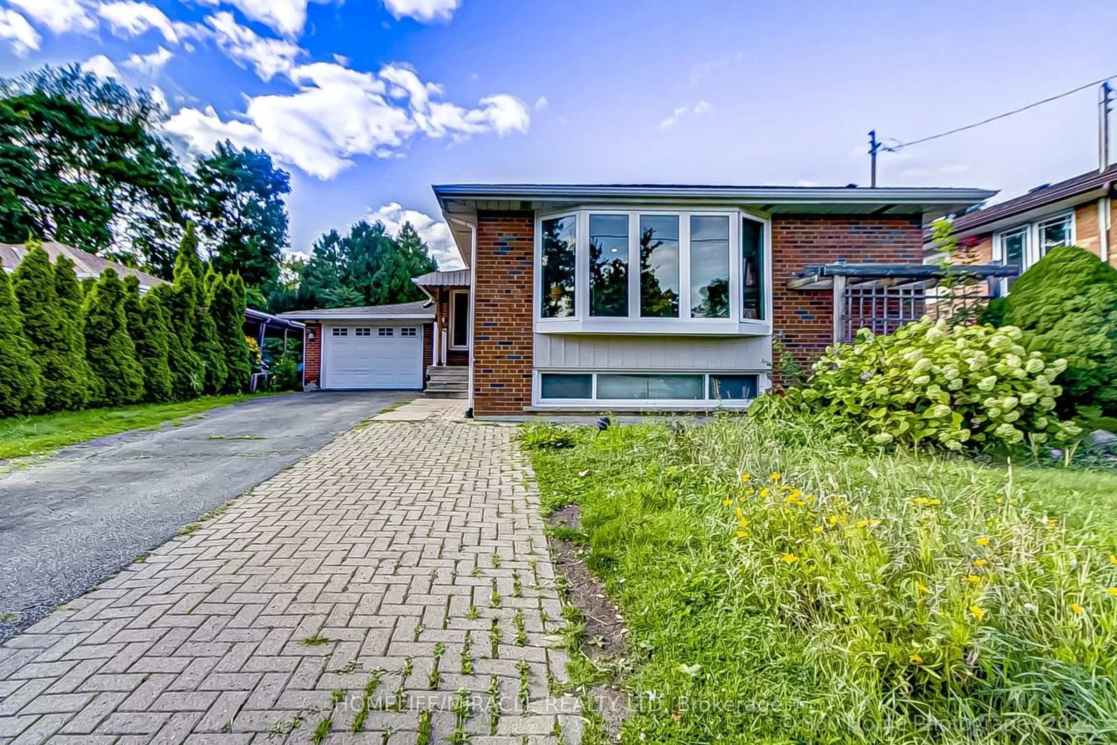 Fallowfield Road in Toronto · Rexdale-Kipling — photo 2