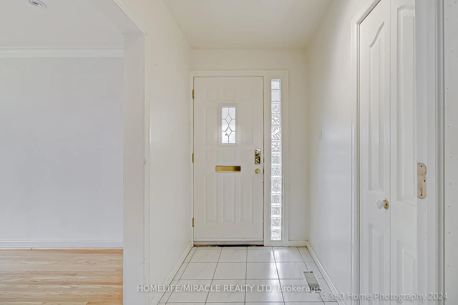 Fallowfield Road in Toronto · Rexdale-Kipling — photo 3