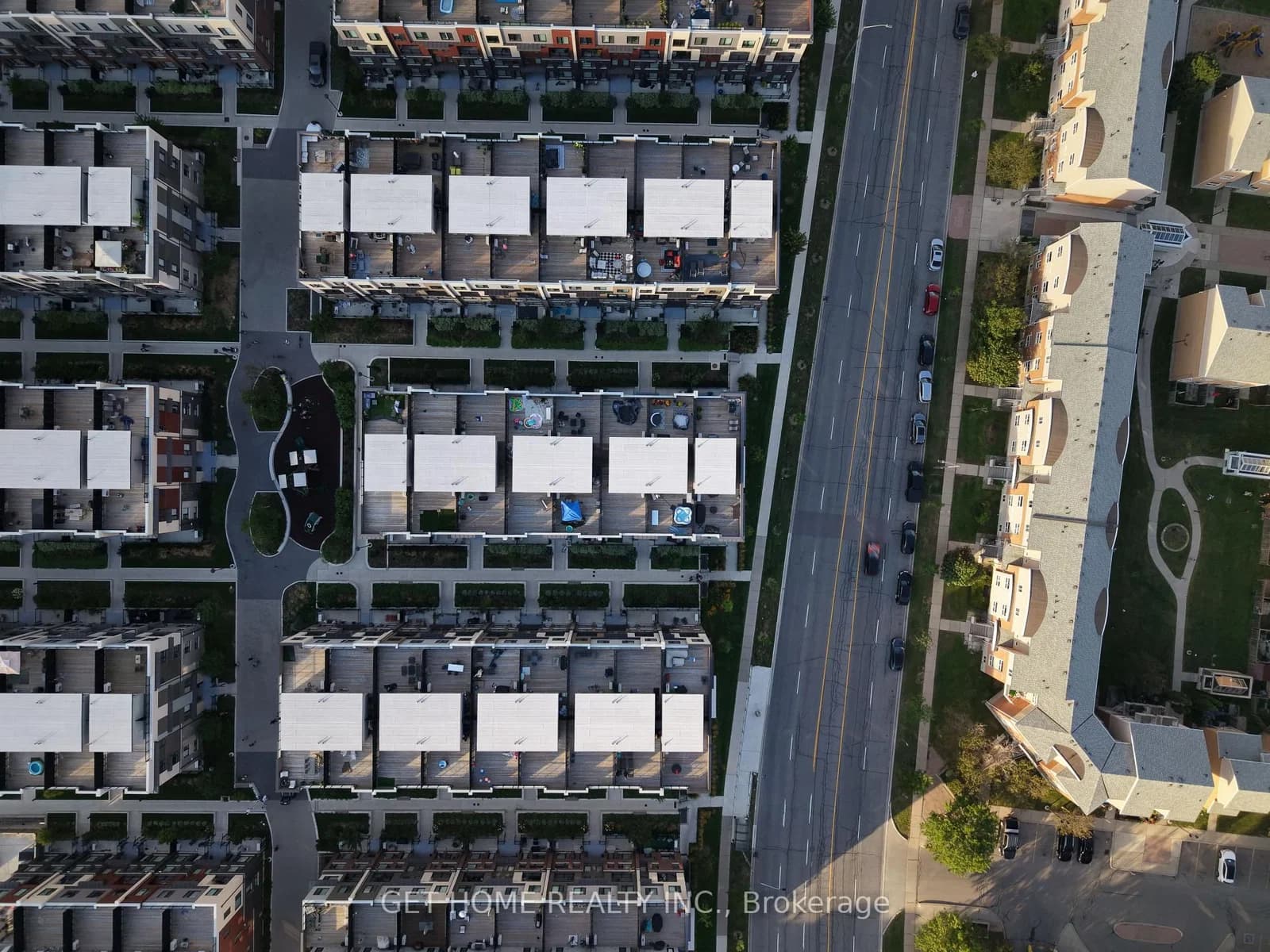 Ridgeway Drive in Mississauga · Erin Mills — photo 2