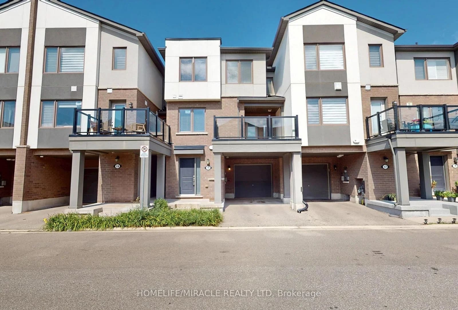 Photo of Leger Way in Milton · Ford