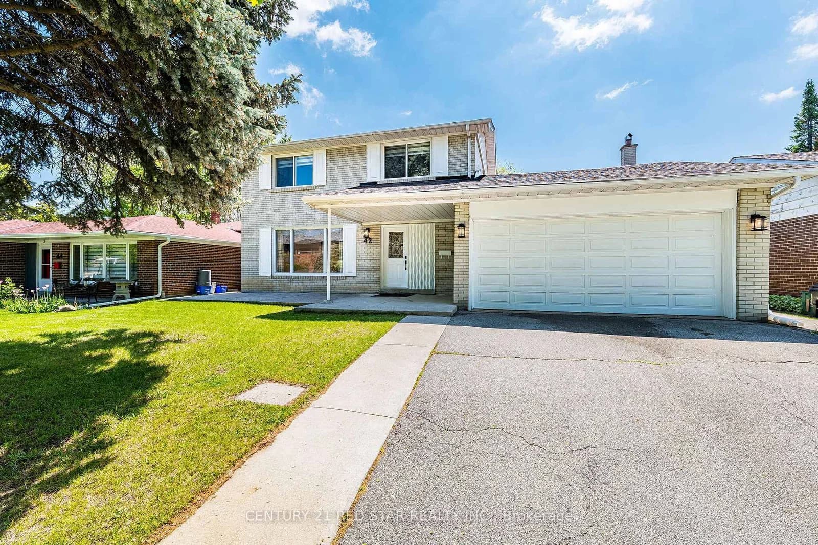 Photo of Broadfield Drive in Toronto · Markland Wood