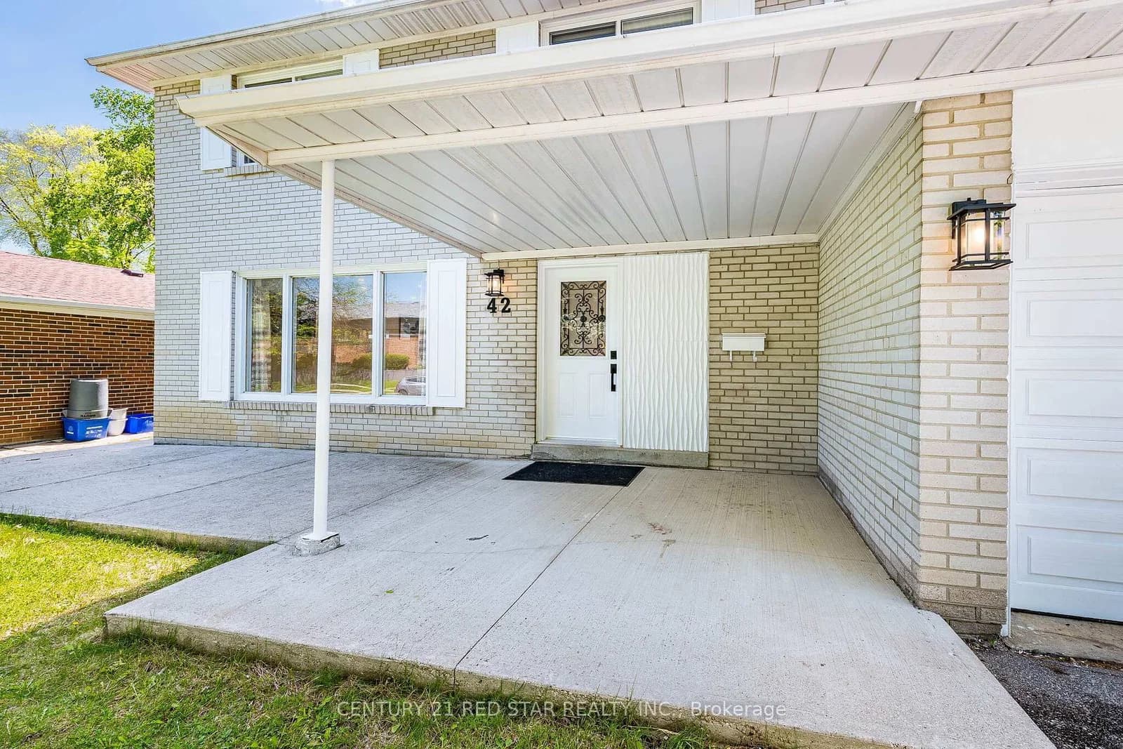 Broadfield Drive in Toronto · Markland Wood — photo 2
