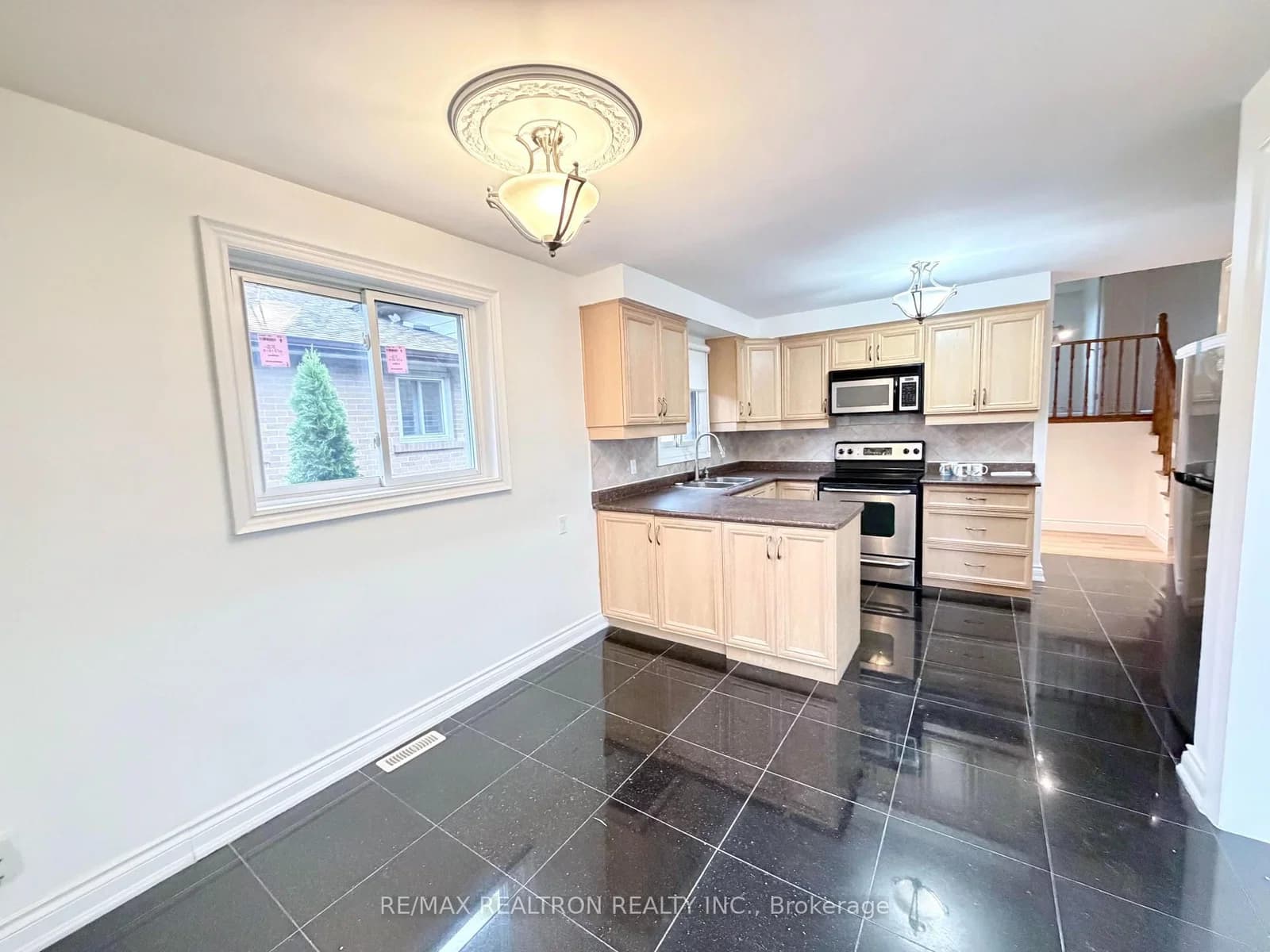 Midhurst Lane Floor in Mississauga · Rathwood — photo 3