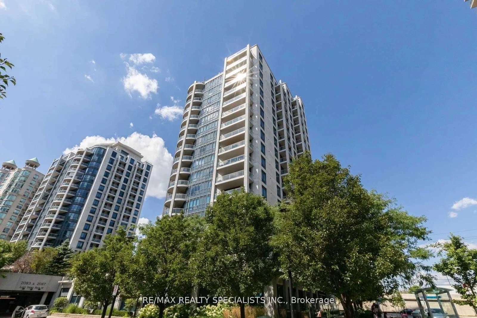 Lake Shore Boulevard in Toronto · Mimico — photo 2