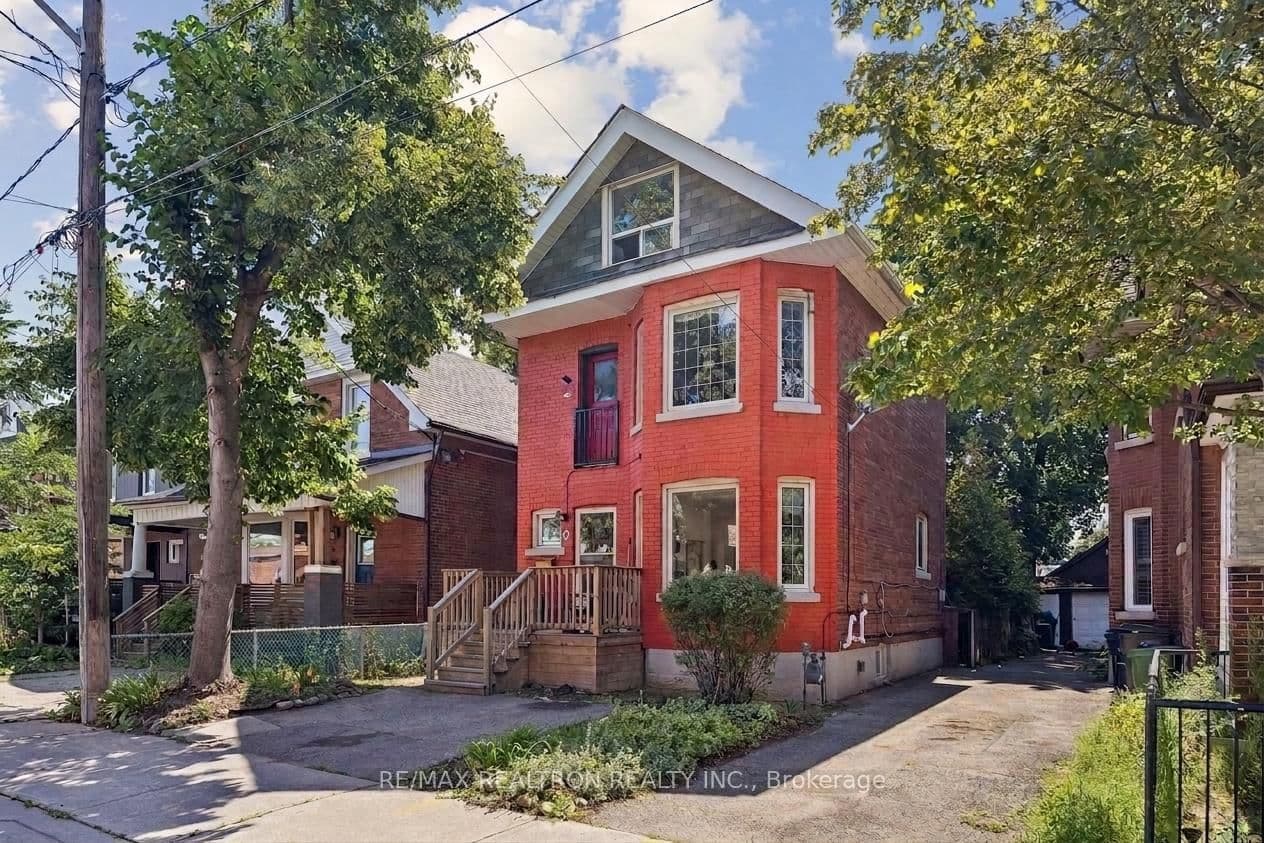 Sykes Avenue in Toronto · Weston — photo 2