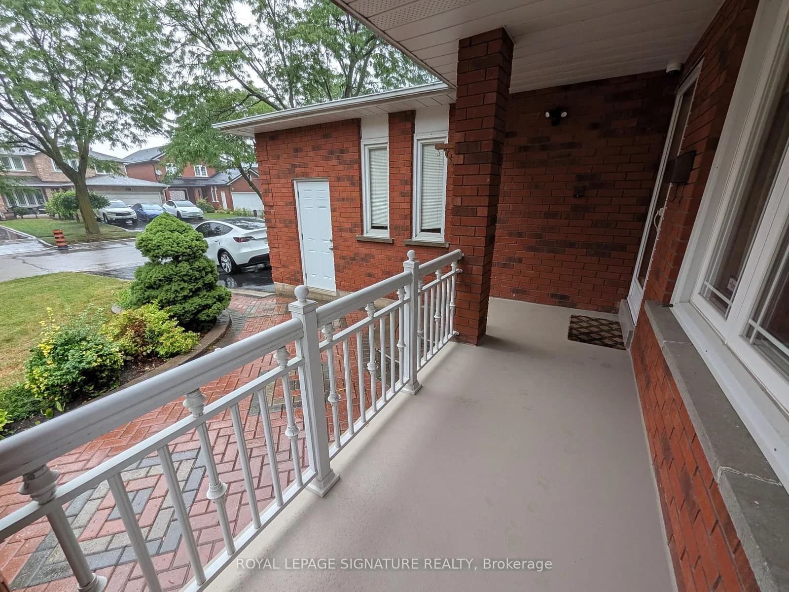 Bankview Circle in Toronto · West Humber-Clairville — photo 2