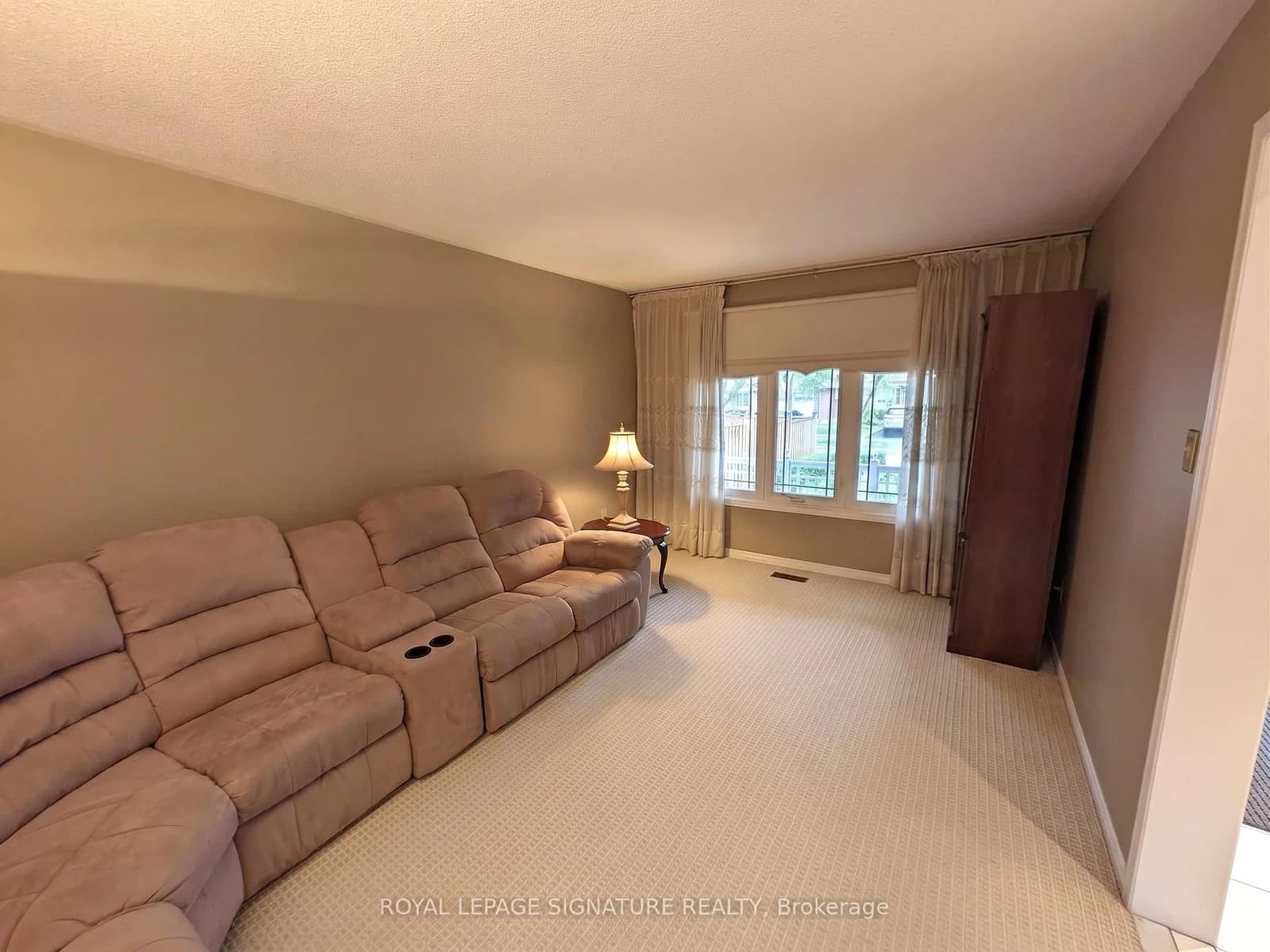 Bankview Circle in Toronto · West Humber-Clairville — photo 3